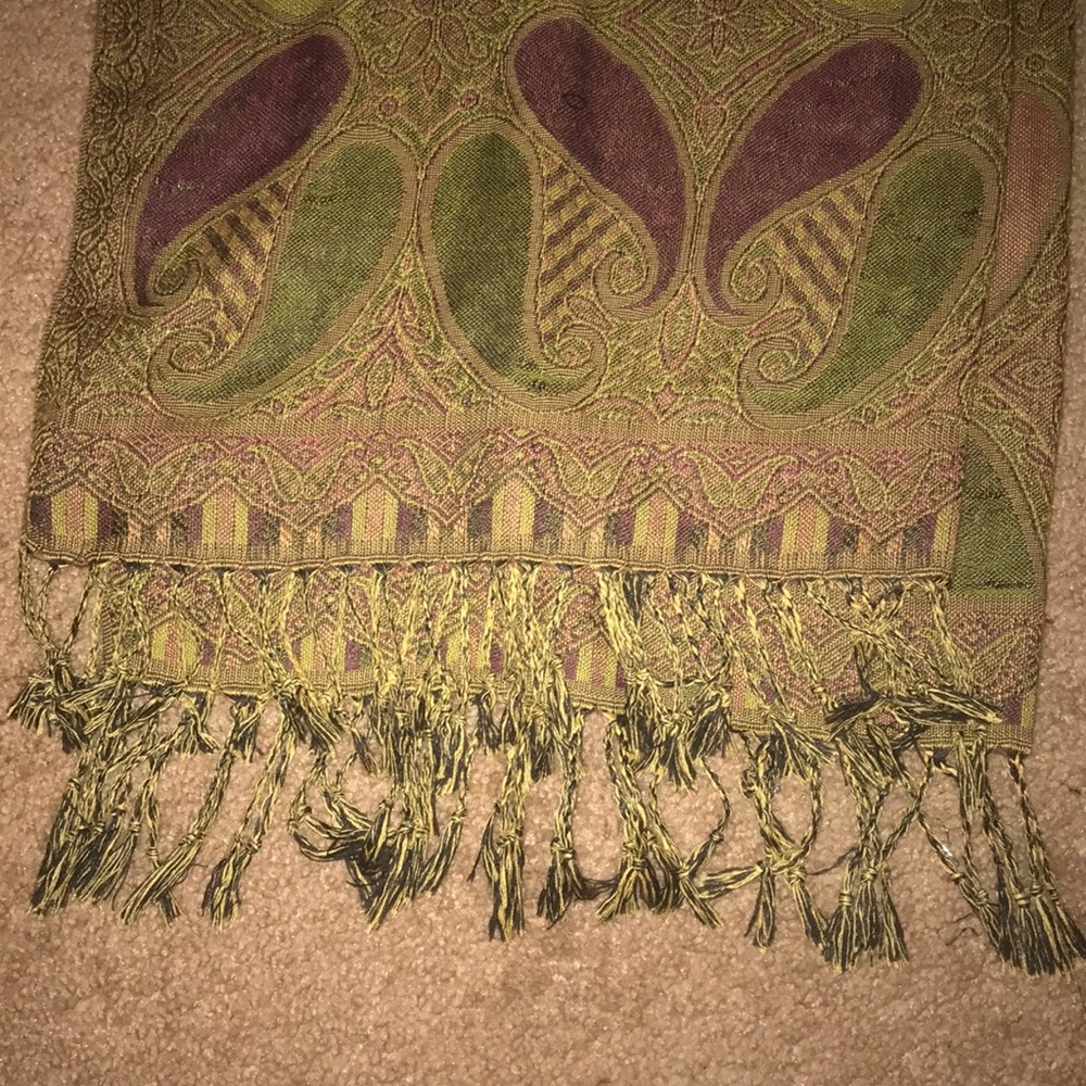 Green patterned scarf